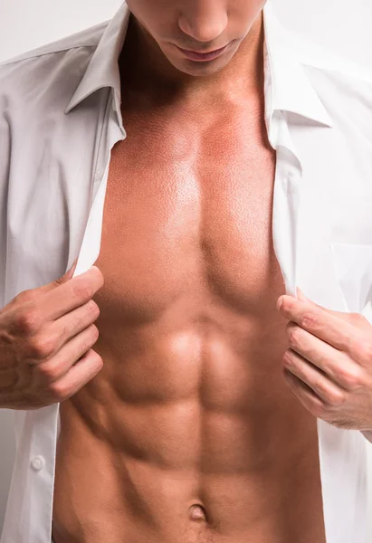 Muskulös Man Öppen Skjorta Vit Bakgrund — Stockfoto