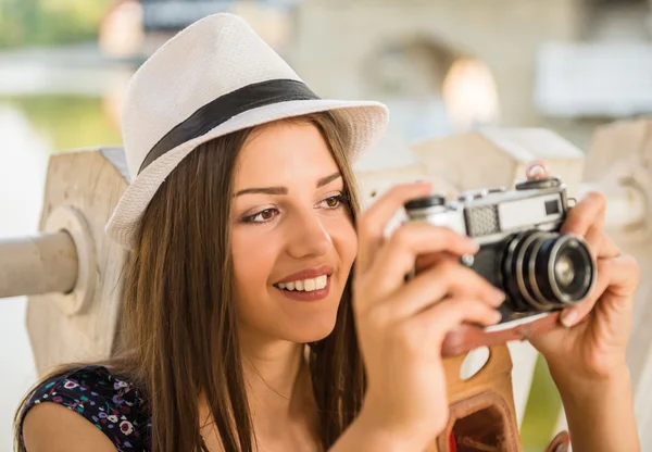 Young Beautiful Woman Hat Taking Picture Old Fashioned Camera Outdoors — Stock Photo, Image