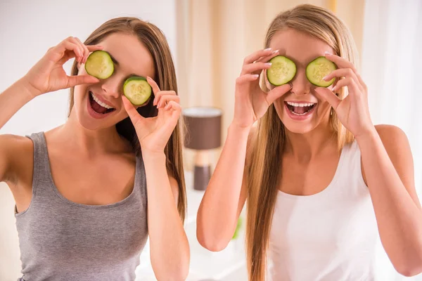 Kvinnliga vänner — Stockfoto