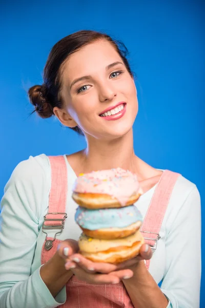 Woman with donuts. — Stock Photo, Image