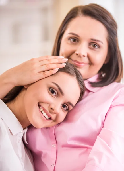 Madre e hija —  Fotos de Stock