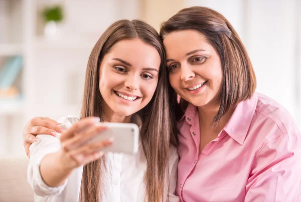 Madre e hija —  Fotos de Stock