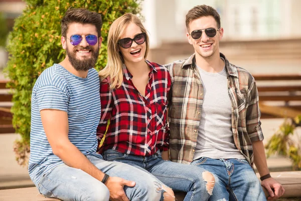 Friends outdoors — Stock Photo, Image