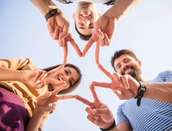 Freunde im Freien — Stockfoto