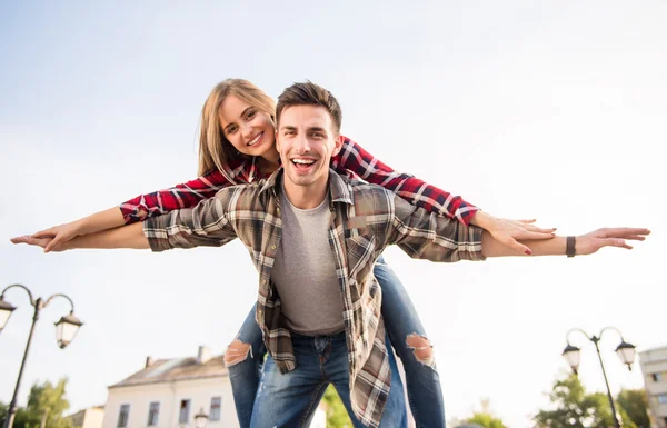 Freunde im Freien — Stockfoto