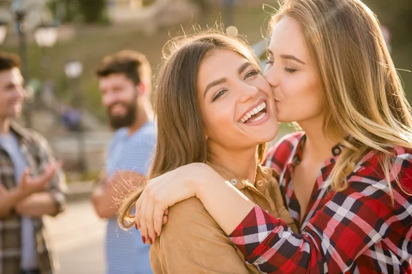 Friends outdoors — Stock Photo, Image