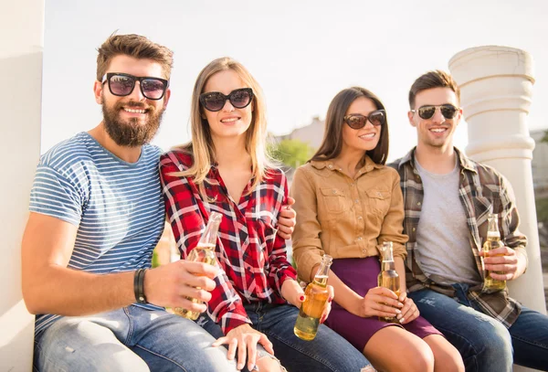 Friends outdoors — Stock Photo, Image