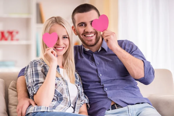 Pareja en casa —  Fotos de Stock