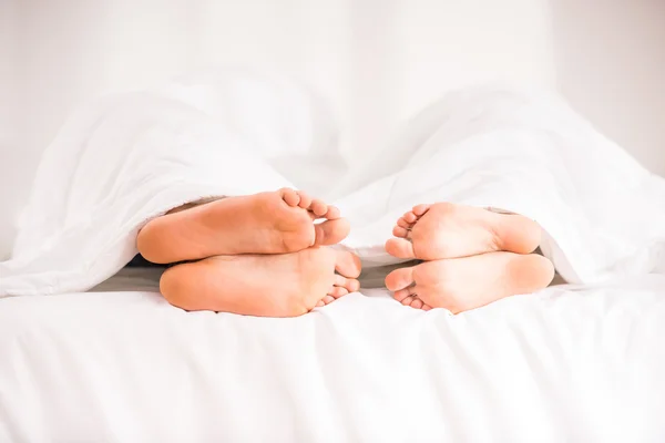 Pareja en la cama — Foto de Stock