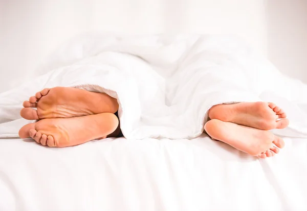 Par i säng — Stockfoto