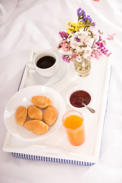 Frukost på sängen — Stockfoto