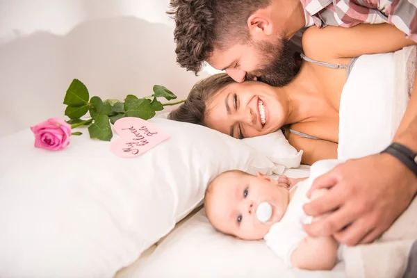 Parents et bébé — Photo