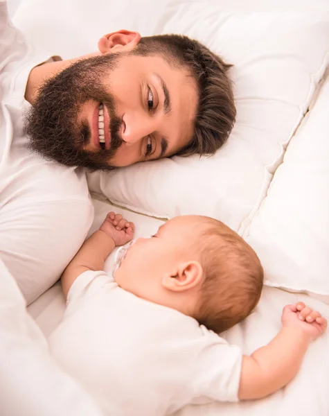 Pappa och baby — Stockfoto