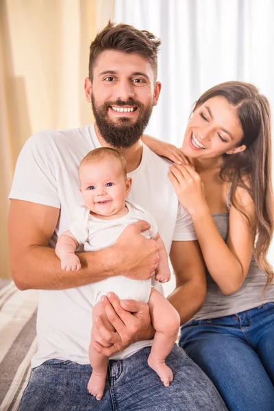 Padres y bebé —  Fotos de Stock