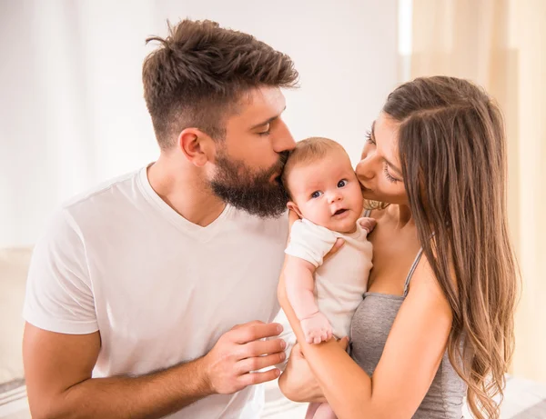 Padres y bebé —  Fotos de Stock