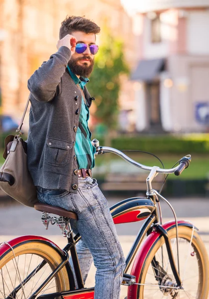 Man met fiets — Stockfoto