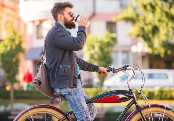 Mann mit Fahrrad — Stockfoto