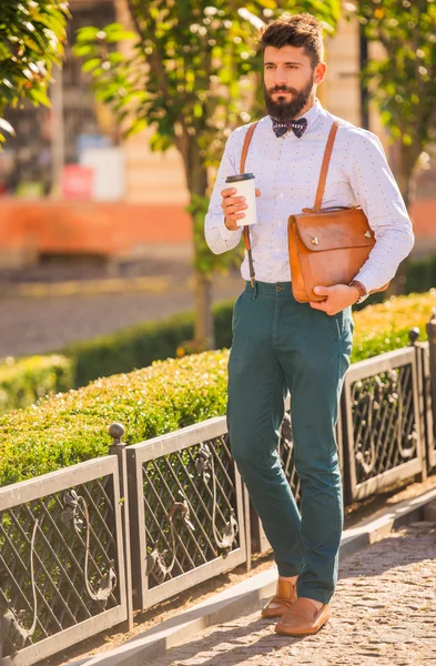 Hombre con barba —  Fotos de Stock