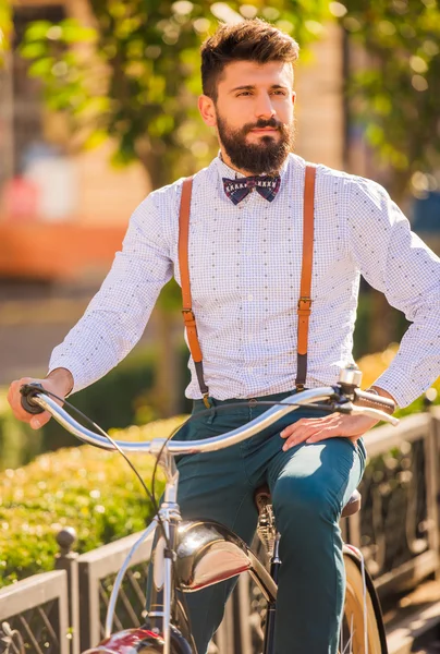 Mann mit Fahrrad — Stockfoto