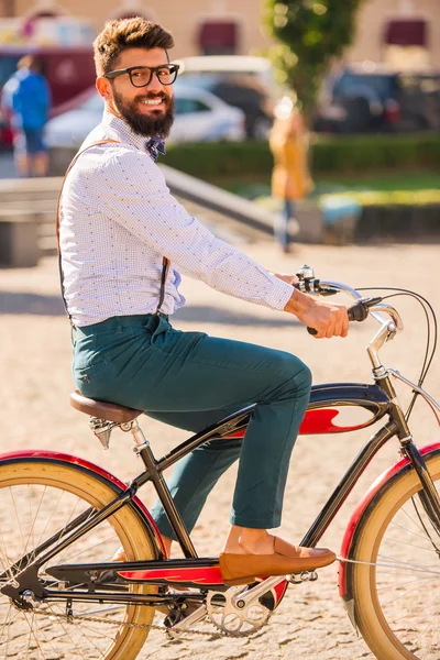 Mann mit Fahrrad — Stockfoto