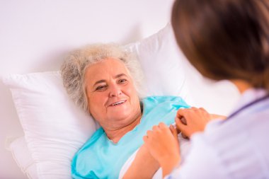 Yaşlı kadın kıdemli