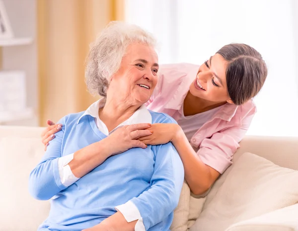 Oude senior vrouw — Stockfoto