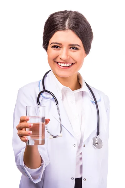 Retrato Una Joven Hermosa Doctora Bata Blanca Sosteniendo Vaso Agua — Foto de Stock