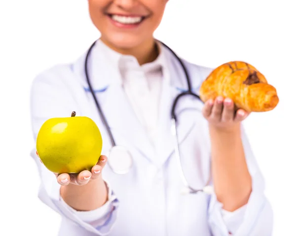 Retrato Uma Jovem Mulher Bonita Doutor Casaco Branco Com Frutas — Fotografia de Stock