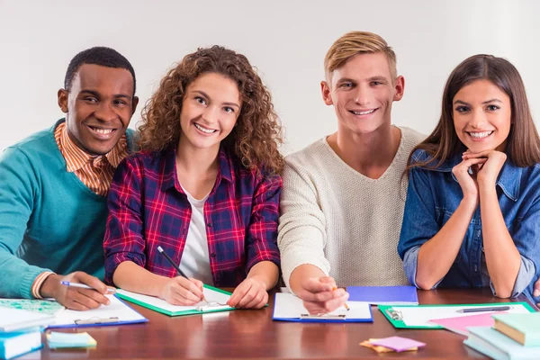 Grupp människor studenter — Stockfoto