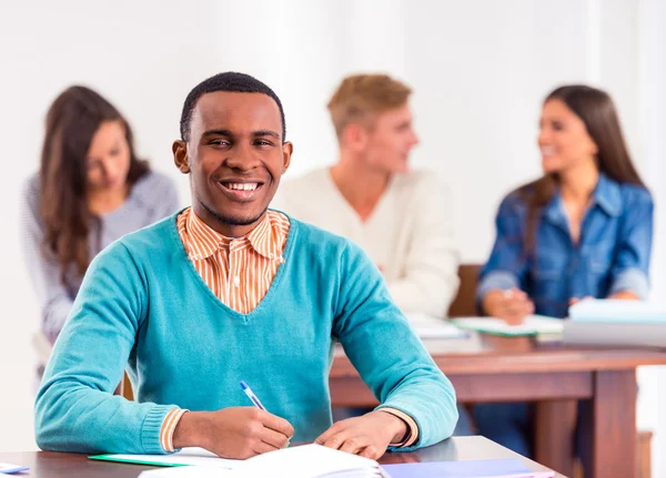 Grupo de personas estudiantes — Foto de Stock