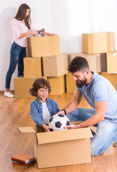 Familie home verplaatsen — Stockfoto