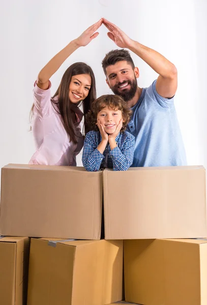 Keluarga pindah ke rumah — Stok Foto