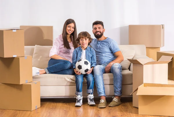 Família se mudar para casa — Fotografia de Stock