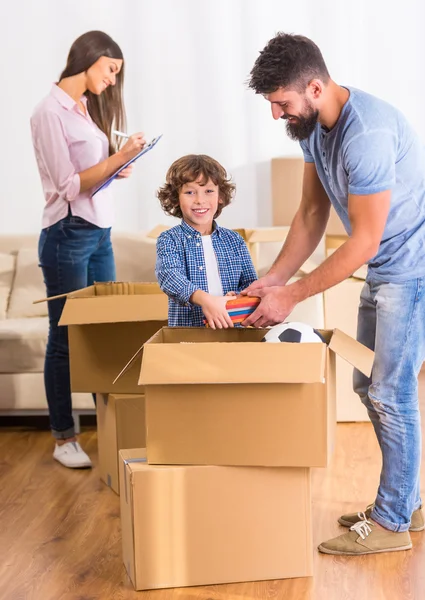 Familie zieht um — Stockfoto