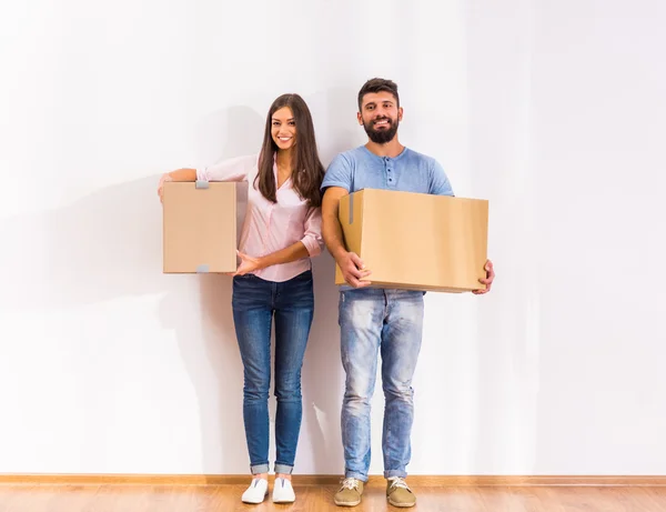 Young Happy Couple Moving New Home Opening Boxes — Stock Photo, Image