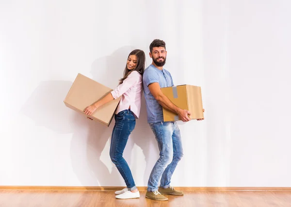 Young Happy Couple Moving New Home Opening Boxes — Stock Photo, Image