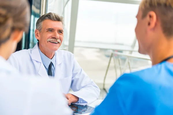 Ärzte im Krankenhaus — Stockfoto