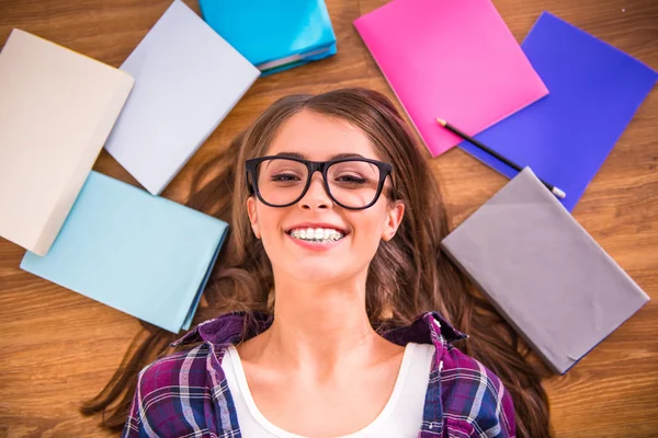 Mujer con aparatos ortopédicos — Foto de Stock