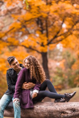 sonbahar üzerinde iki yürüyüş