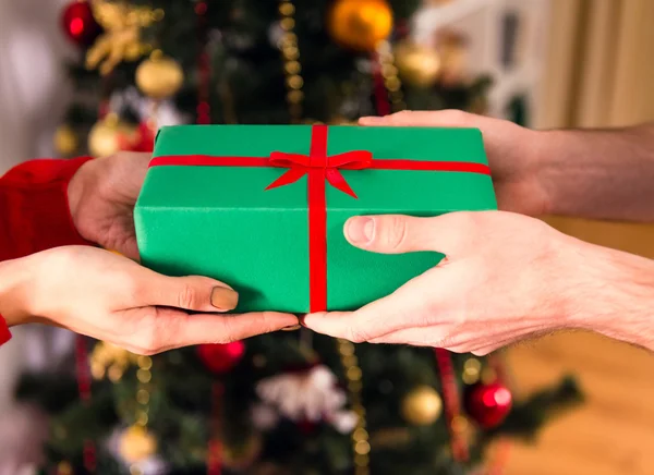 Celebrando o Natal em casa — Fotografia de Stock