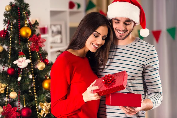 Celebrando o Natal em casa — Fotografia de Stock