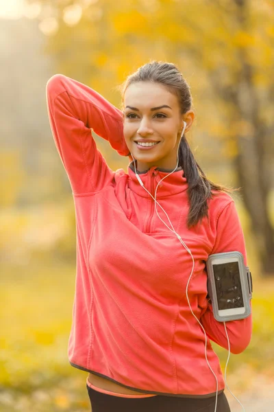 Running in the autumn park — Stock Photo, Image