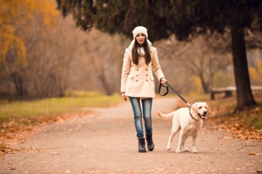 Sonbahar Parkı 'nda yürüyüş