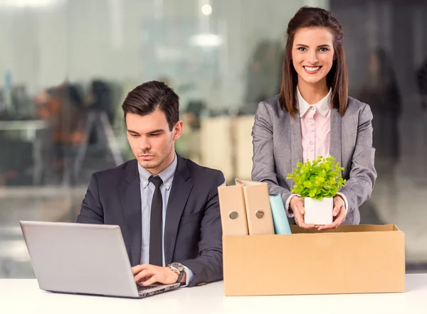 Företag flyttar i office — Stockfoto
