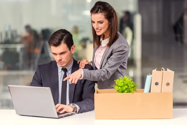 Negocios en movimiento en la oficina —  Fotos de Stock