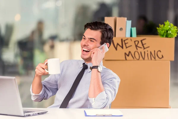 Negocios en movimiento en la oficina —  Fotos de Stock