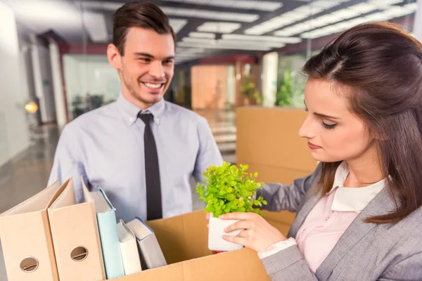 Bedrijf verplaatsen in office — Stockfoto