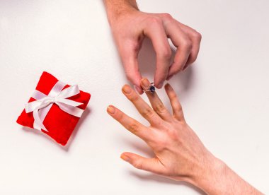 Yüzük sevgilisi için