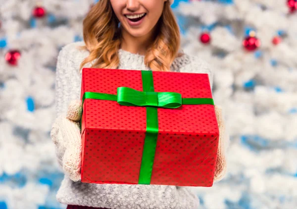 Mulher celebrando o Natal — Fotografia de Stock