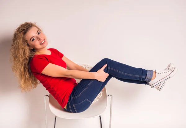 Vrouw met jeans — Stockfoto